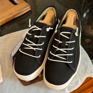 New with tags Hey Dude Cody Sport Mesh in men’s size 7